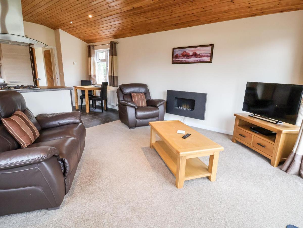 Oak Lodge Hadnall Екстериор снимка