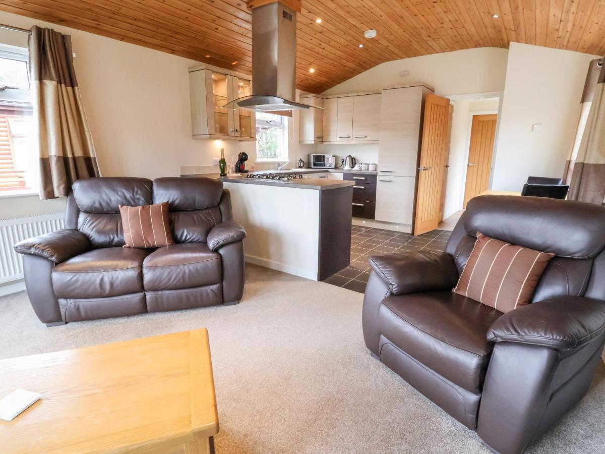 Oak Lodge Hadnall Екстериор снимка