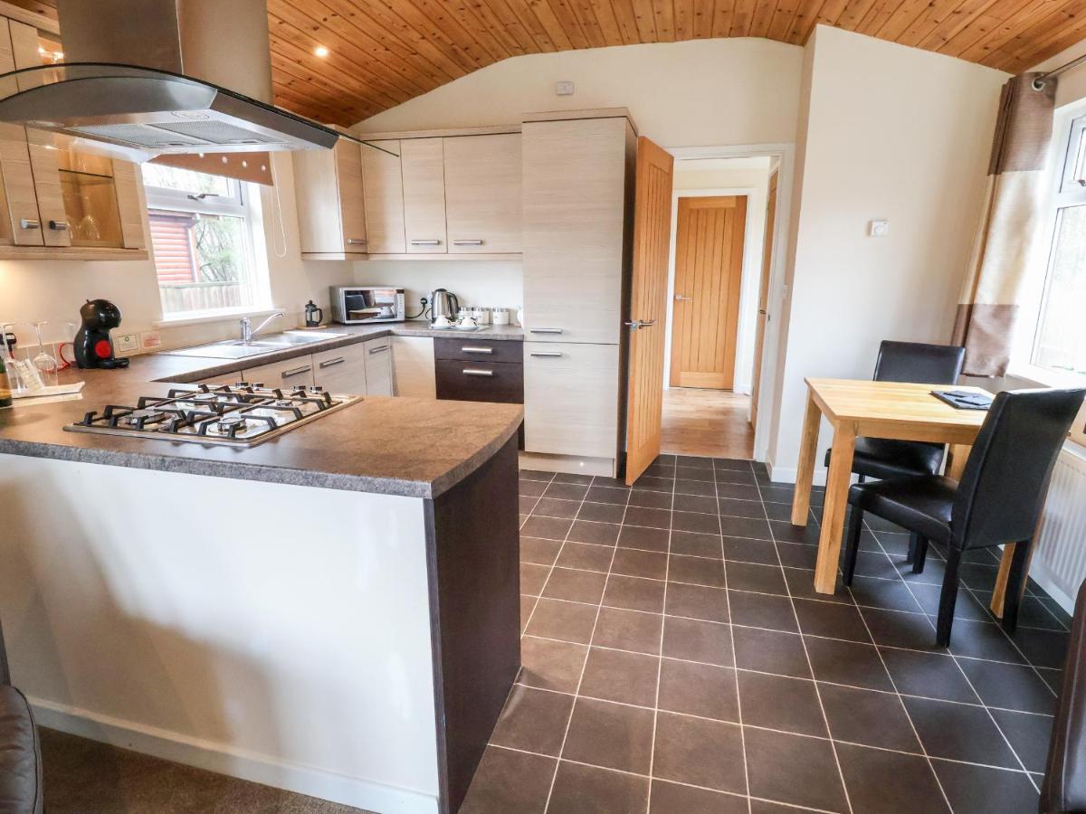 Oak Lodge Hadnall Екстериор снимка