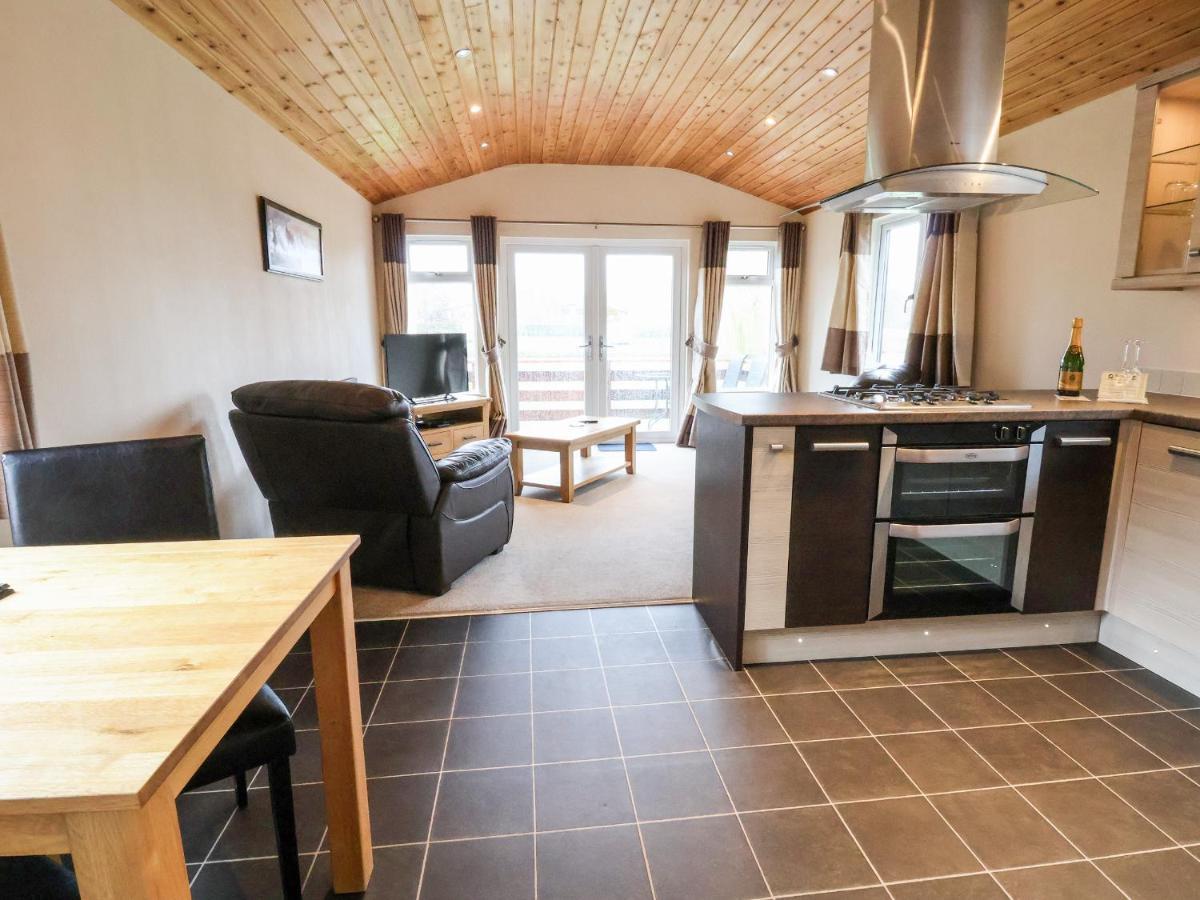 Oak Lodge Hadnall Екстериор снимка